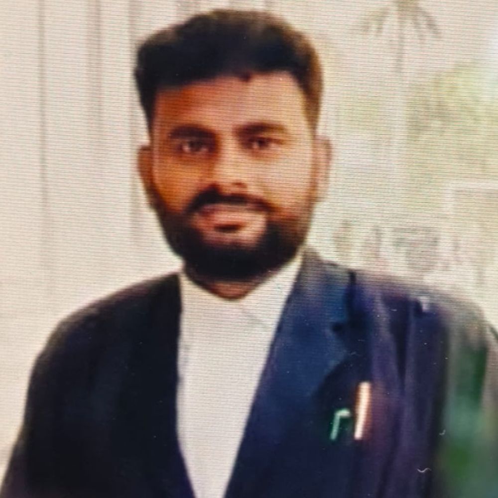 अधिवक्ता को तेज रफ्तार सफारी ने कुचला, मौत:प्रयागराज में बाइक से घर लौट रहे थे, 24 घंटे बाद भी आरोपी पकड़ से दूर