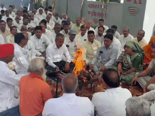 नारनौल में मनाया गया पूर्व मुख्यमंत्री मनोहरलाल खट्टर का जन्मदिन:नांगल चौधरी में पूर्व मंत्री ने कराया हवन, भाजपा महिला मोर्चा ने किया गोशाला में कार्यक्रम