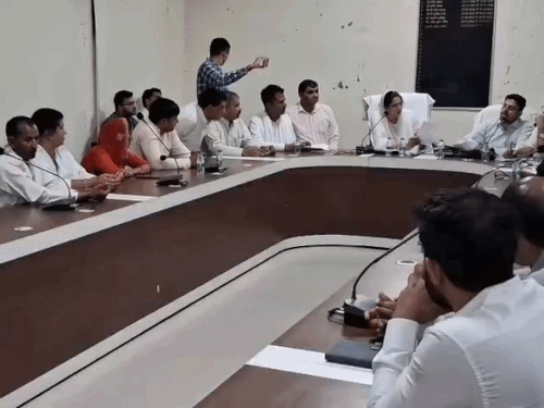 भिवानी जिप हाउस बैठक रही हंगामेदार:टेंडर प्रक्रिया को लेकर जिला पार्षद और CEO हुए आमने-सामने, 21 लाख तक के कार्य विभागीय स्तर पर होंगे