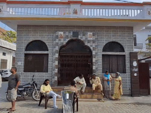 पानीपत के शिव मंदिर में चोरी:दानपात्र तोड़कर नकदी और पीतल की मूर्तियां ले उड़े चोर; हनुमान जी की मूर्ति खंडित