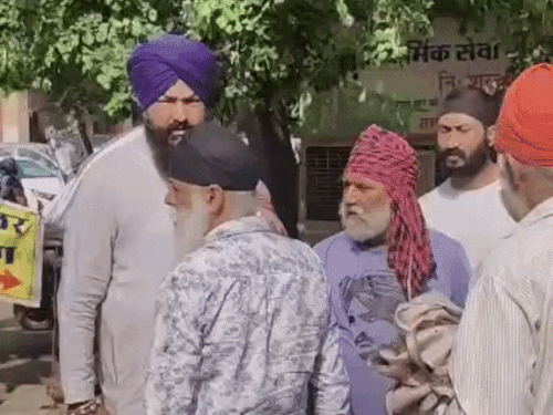 पत्नी शक करती थी, पति ने जान दी:पिता अस्पताल में रोते हुए बोला – बात-बात पर शक करने पर जान दे दी