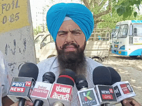 जालंधर में रोडवेज कर्मियों ने किया धरना-प्रदर्शन:किलोमीटर स्कीम का विरोध, सरकार के फैसले की प्रतियां जलाईं, 18 मई के बाद हड़ताल की चेतावनी