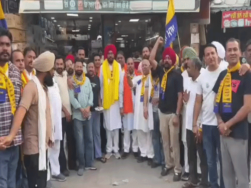नगर पंचायत चुनाव:अमृतसर में विधायक कुलदीप सिंह धालीवाल ने तेज किया डोर-टू-डोर प्रचार, विरोधियों से पूछा— अजनाला के लिए क्या विकास किया