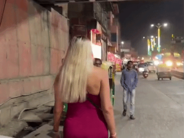 आगरा की इस सड़क पर कभी पैदल मत चलना:रूसी महिला पर्यटक ने सोशल मीडिया पर शेयर किया असहज अनुभव