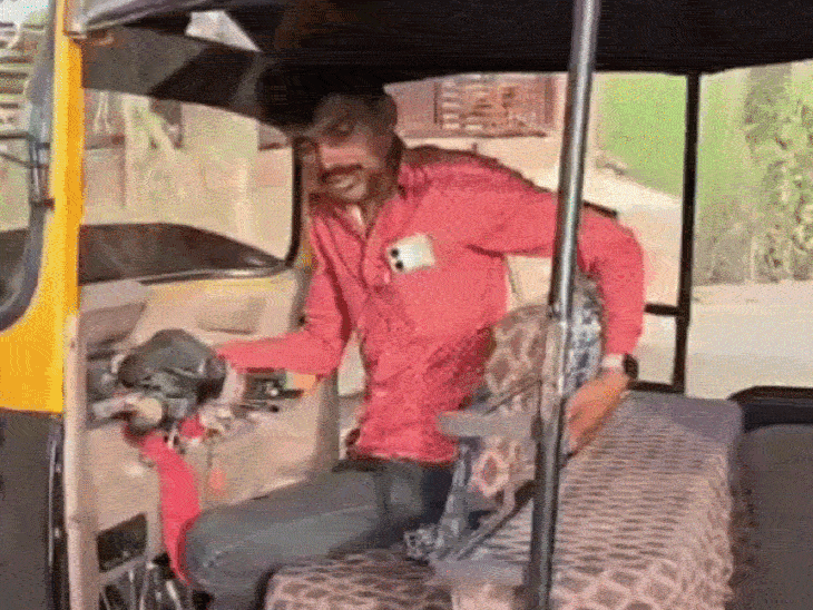 बाड़मेर में कुत्तों के काटने से दो हिरण हुए घायल:वनविभाग ने रेस्क्यू के लिए भेजा टैंपों, देशी जुगाड़ से पहुंचाया हॉस्पिटल
