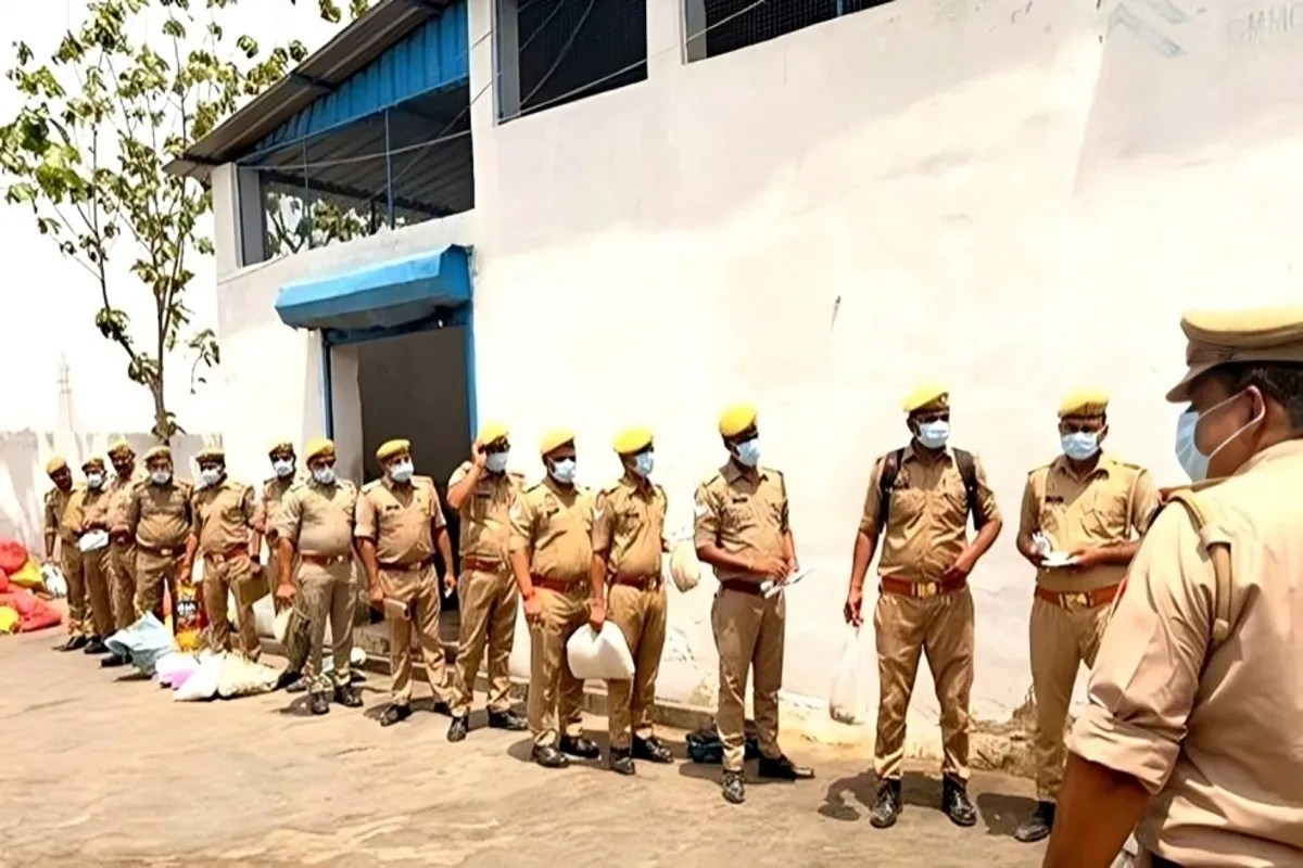 Sitapur Police: सीतापुर में नशा तस्करों पर पुलिस का बड़ा एक्शन, ऑपरेशन दहन में करोड़ों की ड्रग्स नष्ट