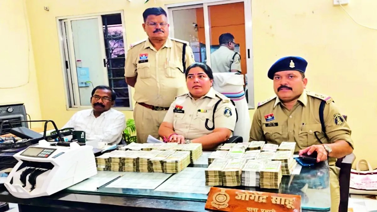 चार पहिया में 65 लाख नकद बरामद, नहीं दिखा पाए दस्तावेज