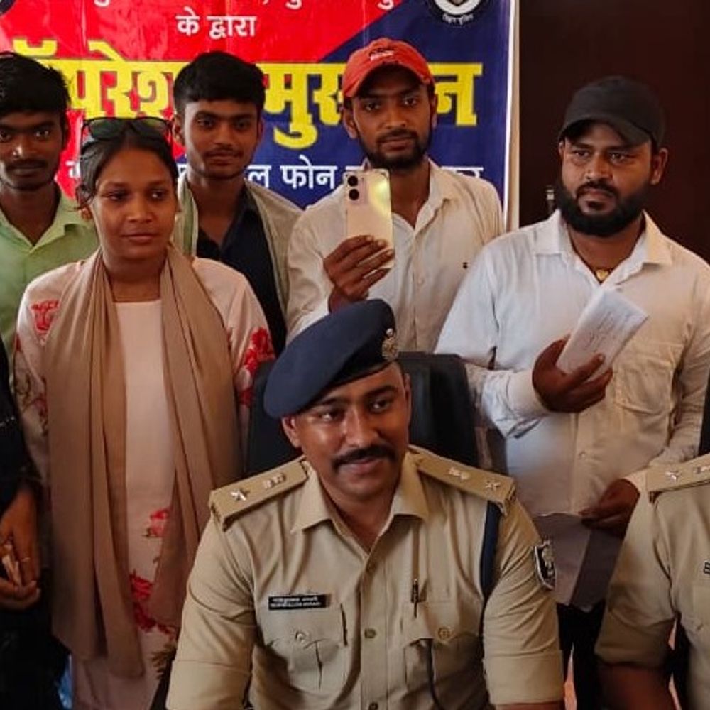 उम्मीद छोड़ चुके लोगों को मिला खोया फोन:मुजफ्फरपुर पुलिस ने बरामद कर लौटाए 106 मोबाइल; ₹1.92 करोड़ के 519 मोबाइल रिकवर