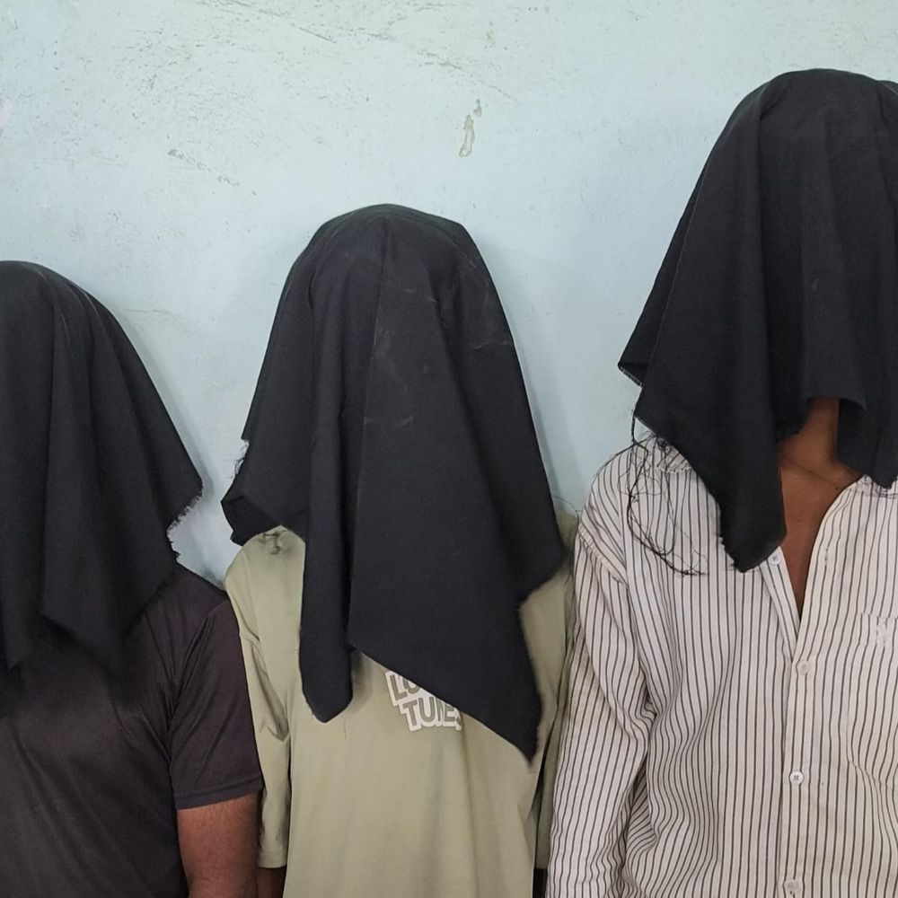 मुजफ्फरपुर में मोबाइल स्नेचिंग गैंग के 3 बदमाश गिरफ्तार:चोरी के मोबाइल का लॉक तोड़कर 1500-2000 रुपये में बेच देते थे, 17 मोबाइल सहित आईपैड-लैपटॉप बरामद