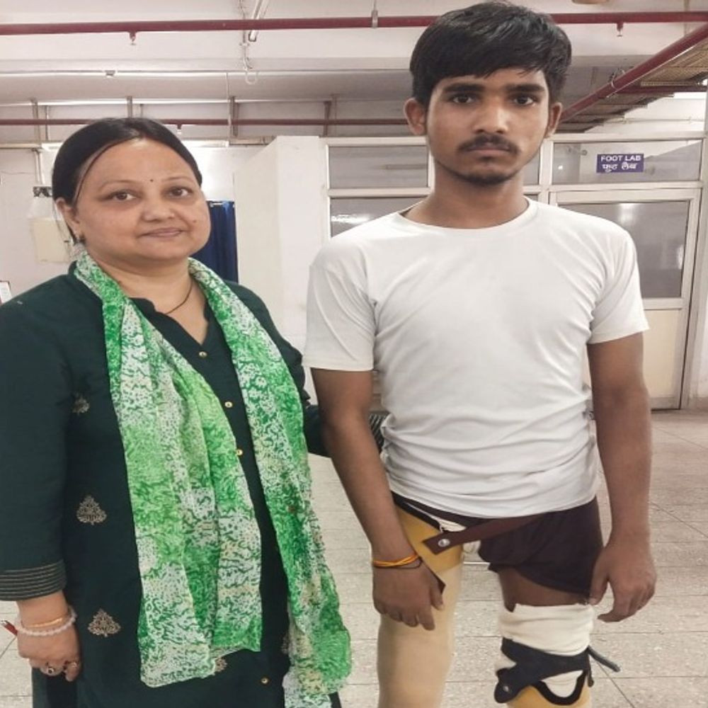6 साल बाद फिर पैरों पर खड़ा हुआ राजू:ट्रेन हादसे में गंवाए थे दोनों पैर, KGMU ने लौटाई नई जिंदगी