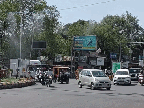 झांसी में आज हीट वेव का यलो अलर्ट:44 डिग्री सेल्सियस तक जा सकता है पारा, राहत की उम्मीद नहीं