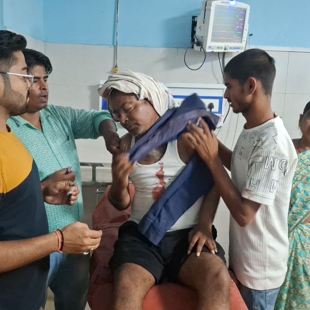 भोजपुर में दंपति समेत छह लोगों की पिटाई:पाटीदार से कचरा फेंकने को लेकर विवाद हुआ था, लाठी-डंडे से सिर पर मारा