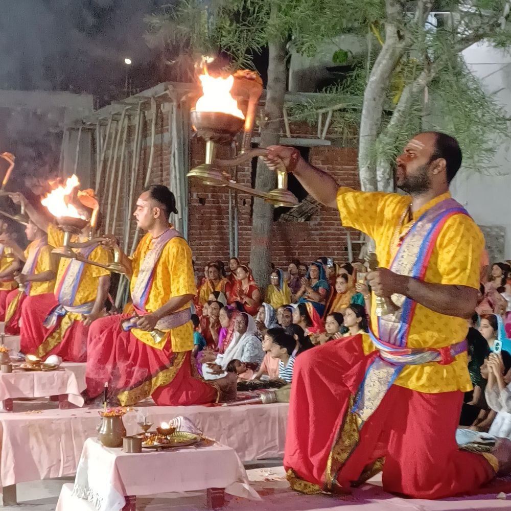 फल्गु तट पर उमड़ा आस्था का सैलाब:ज्येष्ठ पूर्णिमा पर महाआरती से गुंजायमान हुआ सूर्य मंदिर, सैकड़ों की संख्या में श्रद्धालु हुए शामिल