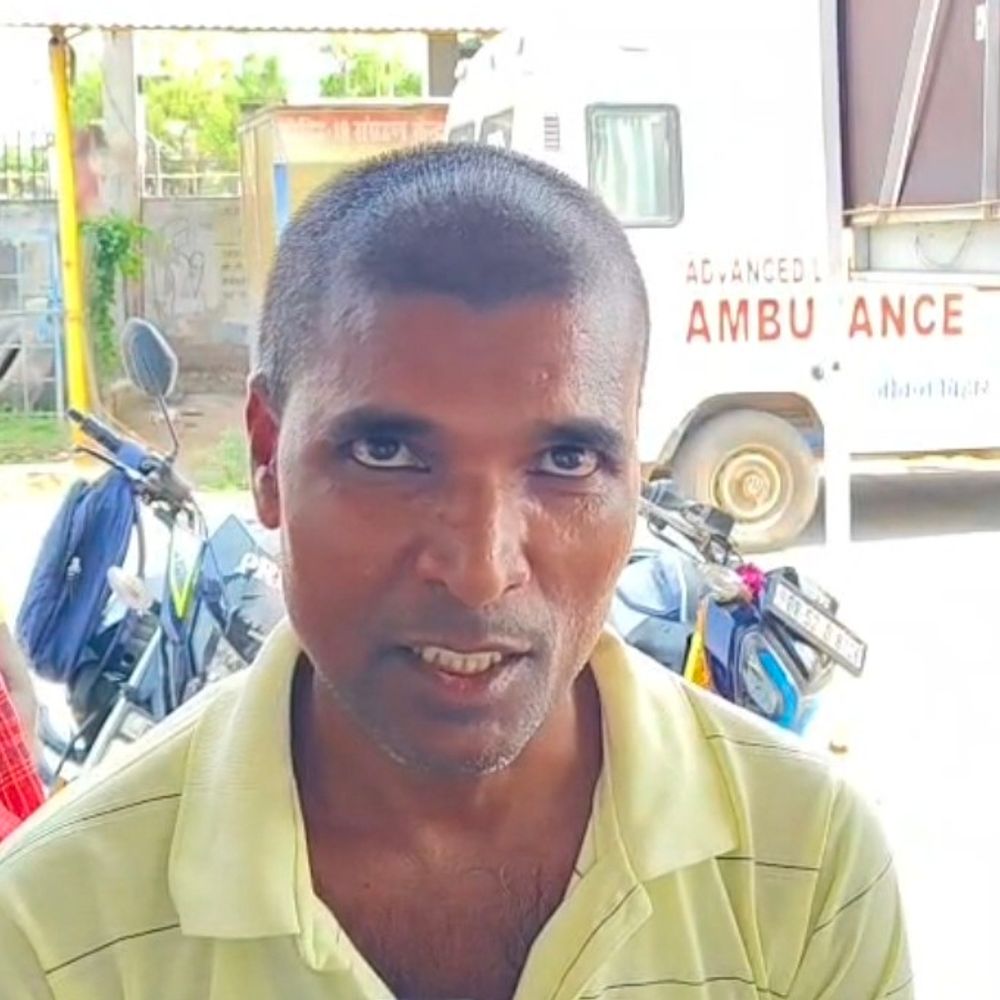 शेखपुरा में फार्मासिस्ट छात्र ने की आत्महत्या:फांसी पर लटका मिला शव, मोबाइल जब्त;परिजनों के साथ छत पर सोया था