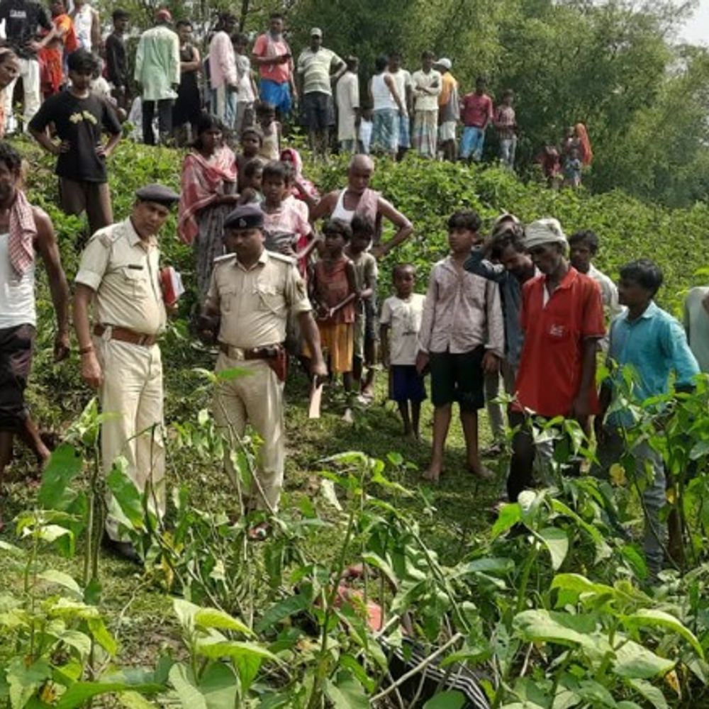 किशनगंज के नहर में मिला अज्ञात युवक का शव:मक्का तोड़ने जा रहे ग्रामीणों ने देखा, पहचान के लिए 72 घंटे तक सुरक्षित रखा जाएगा