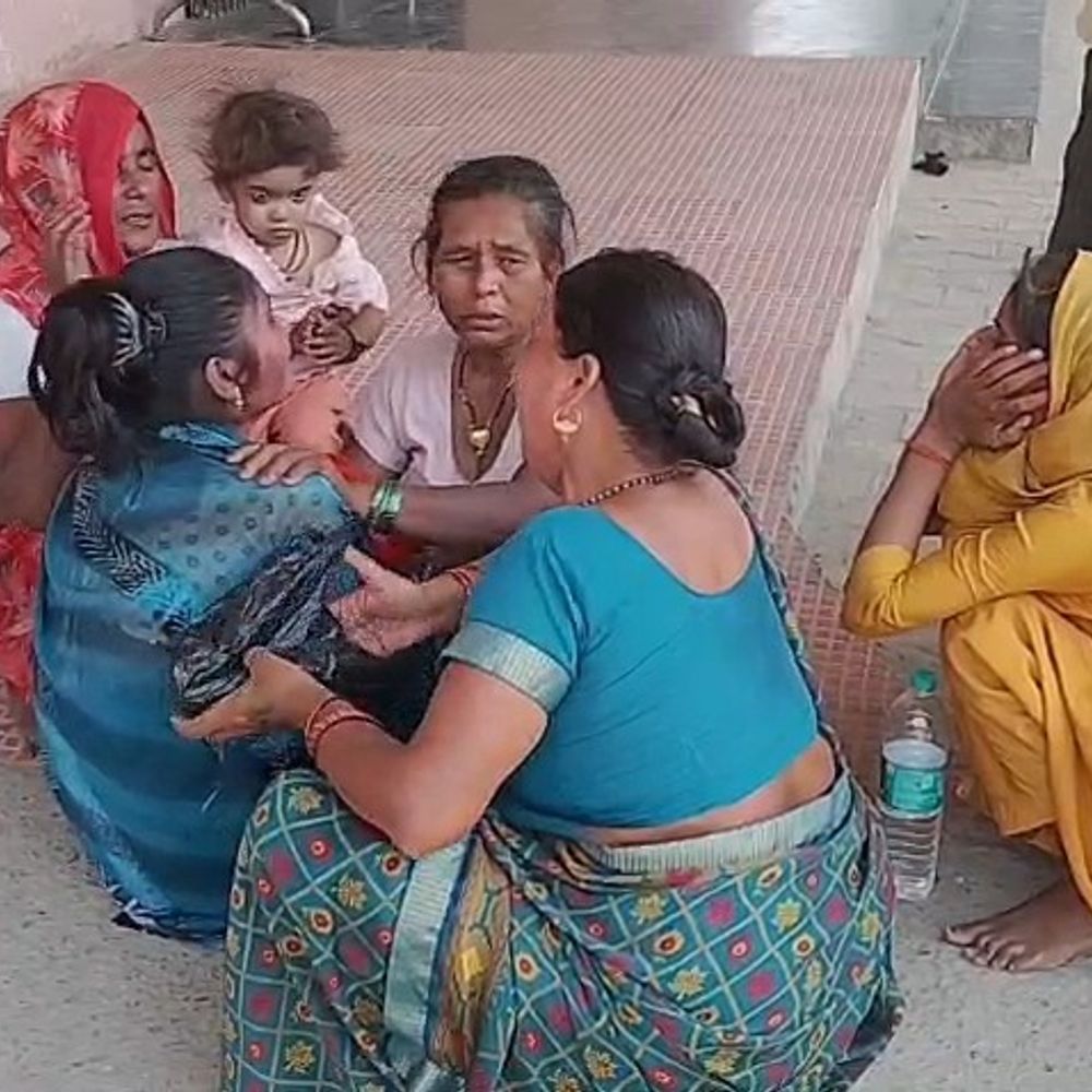 पंखा ठीक करते समय करंट लगने से युवक की मौत:पीलीभीत में करंट लगने से झुलसा, जिला अस्पताल पहुंचने से पहले तोड़ा दम