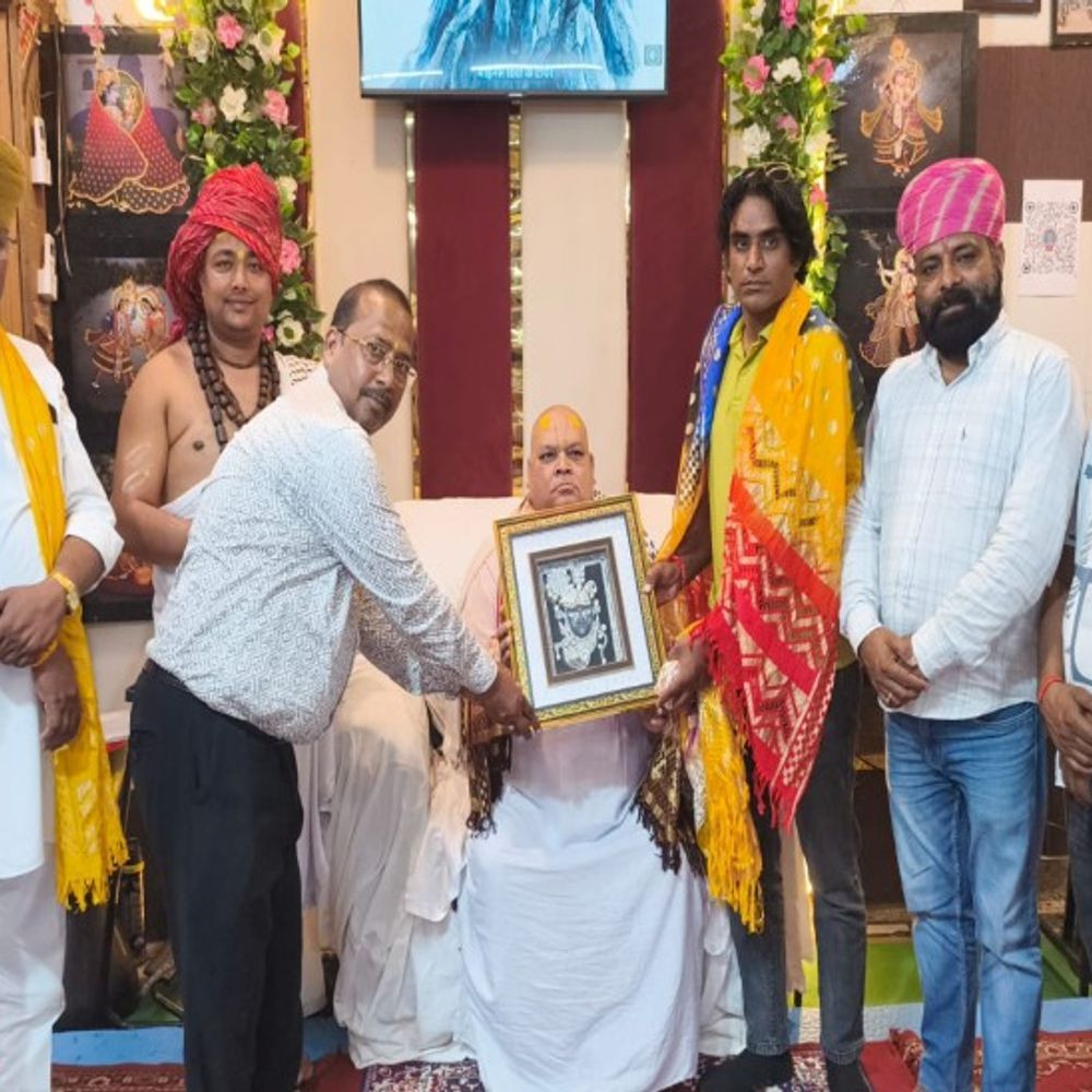 विश्व रिकॉर्ड विजेता हिम्मत सिंह राठौड़ पहुंचे वृंदावन:साधु संतों का लिया आशीर्वाद,कहा जल्द बनाएंगे 8वां रिकॉर्ड