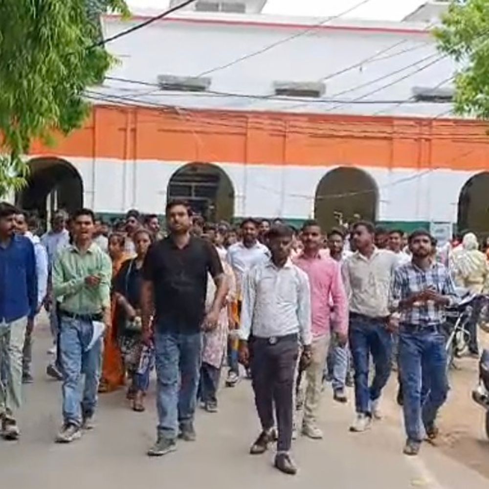 पंचायत सहायकों ने मानदेय बढ़ाने की मांग की:बोले- परिवार पालने में आ रही दिक्कत, आयुष्मान योजना से जोड़ने की भी मांग