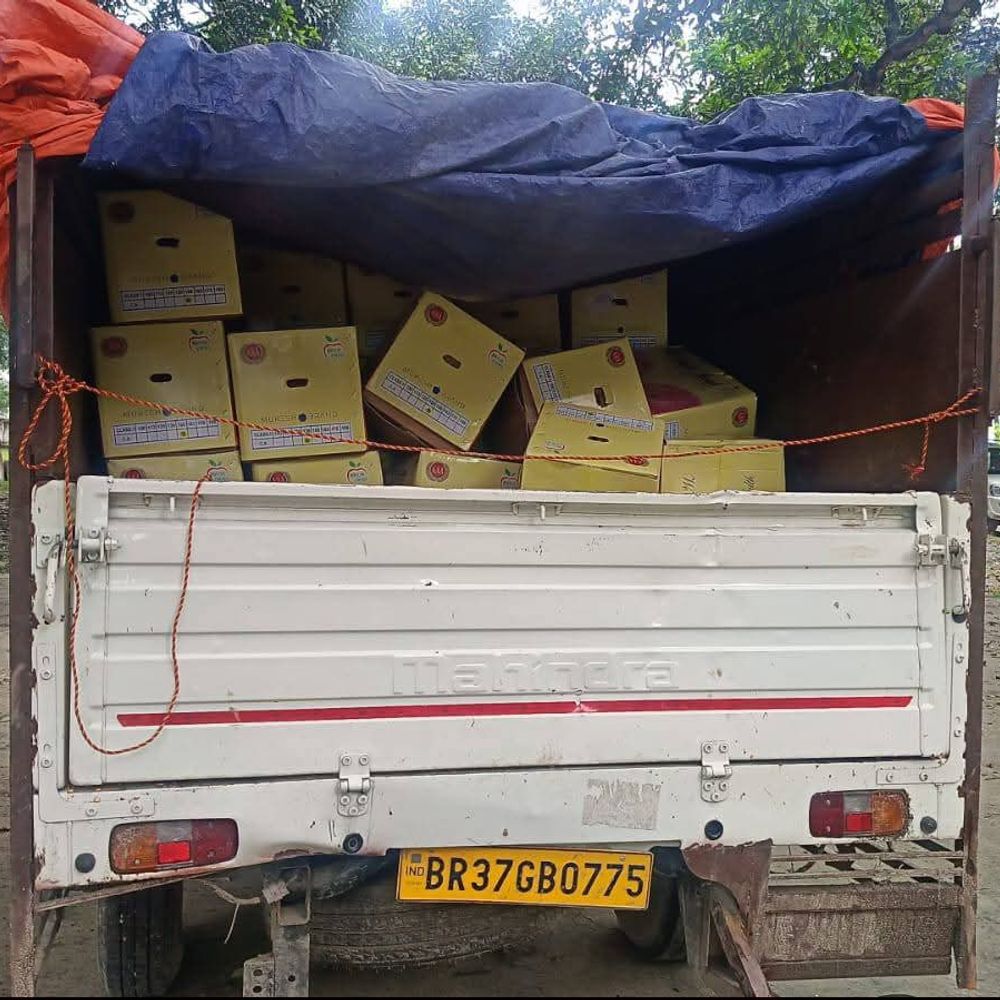 नेपाल सीमा से 1600 किलो चाइनीज सेब जब्त:किशनगंज पुलिस ने पिकअप चालक को किया गिरफ्तार, बहादुरगंज में होनी थी डिलीवरी