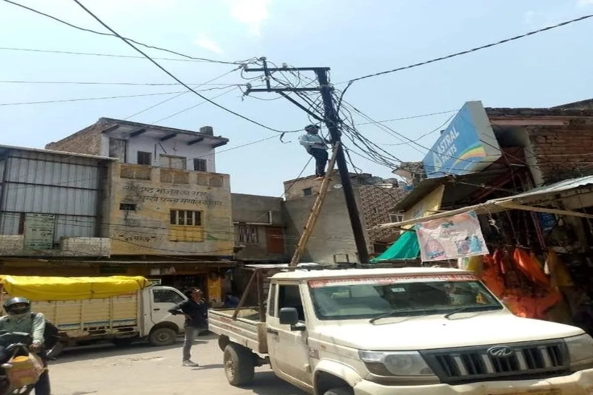 Dholpur: बिजली चोरी से ठंडी हवा लेने वालों की उड़ी नींद, किया 34 लाख का जुर्माना