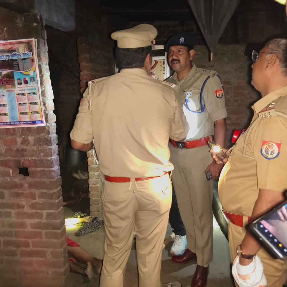 कुशीनगर में घर में मिले दो बहनों के शव:प्रेम संबंधों के चलते ऑनर किलिंग का आरोप, दो भाई गिरफ्तार
