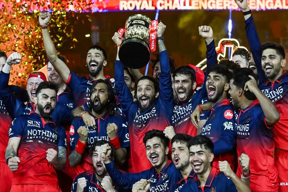 17 साल का सूखा, फिर 2 IPL ट्रॉफी, कैसे ‘चोकर्स’ से दो बार की चैंपियन बनी RCB