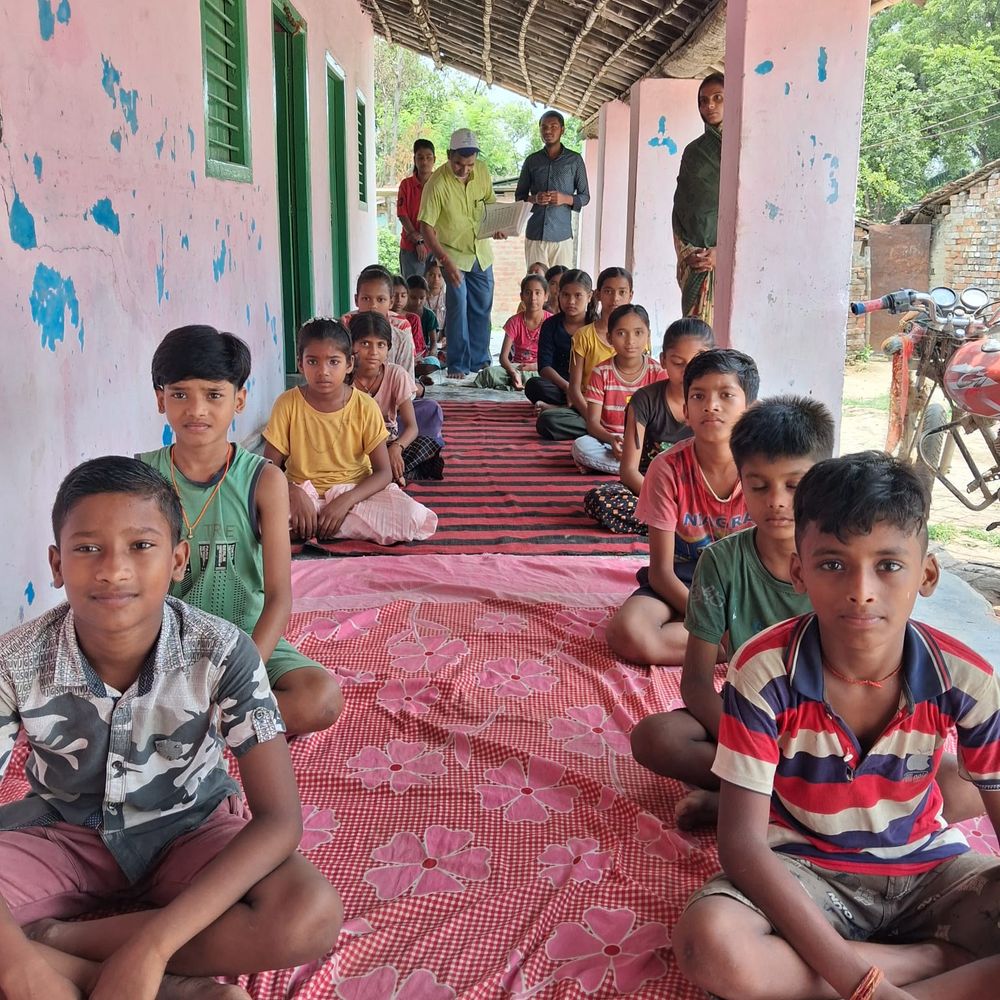 खगड़िया के मध्य विद्यालय शेखपुरा में आयोजित हुआ समर कैंप:समाज निर्माण की बड़ी जिम्मेदारी शिक्षकों के हाथ में है : प्रेम कुमार