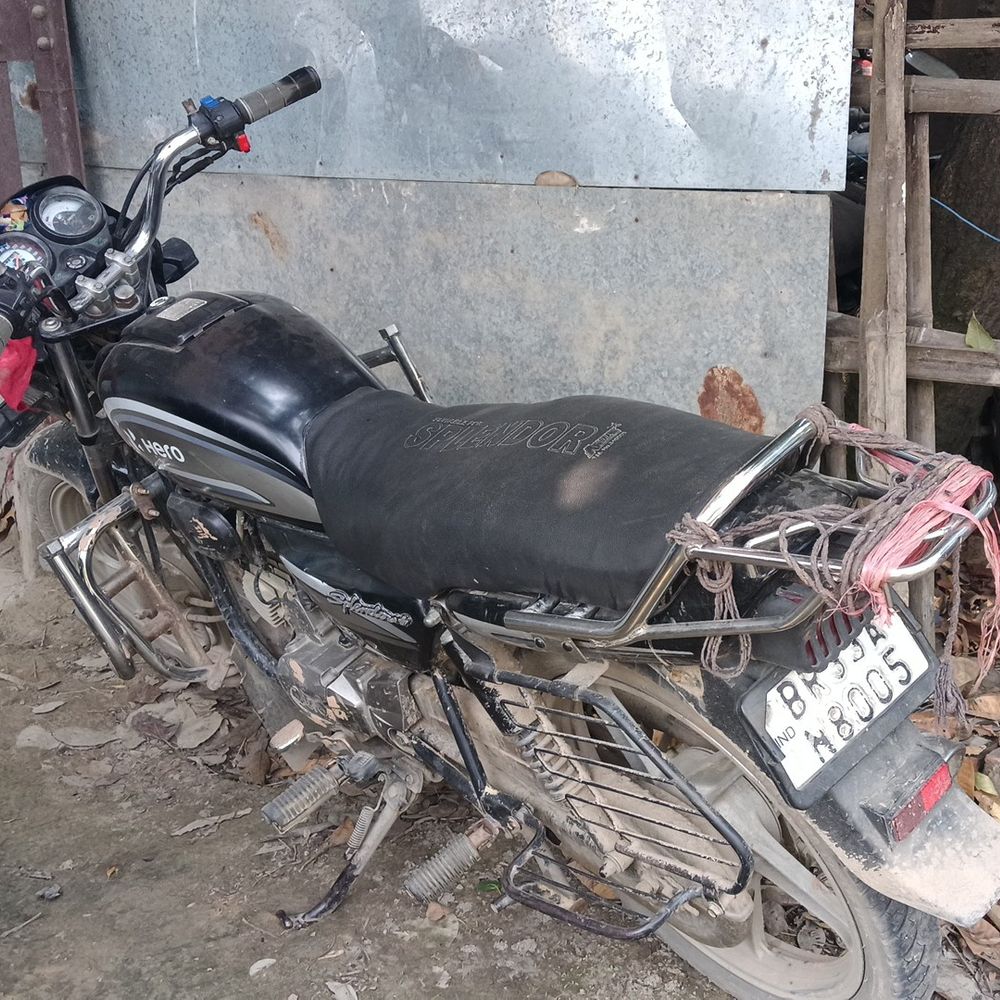 वाहन जांच अभियान में चोरी की बाइक बरामद:भच्छी पुल के पास मधुबनी पुलिस ने दो चोरों को पकड़ा