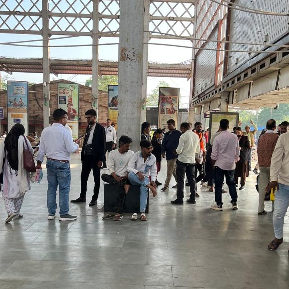 बिलासपुर स्टेशन पर टिकट चेकिंग, 3.63 लाख जुर्माना वसूला गया:539 मामलों में हुई कार्रवाई, 376 यात्री बिना टिकट यात्रा करते पकड़े गए,विशेष अभियान जारी