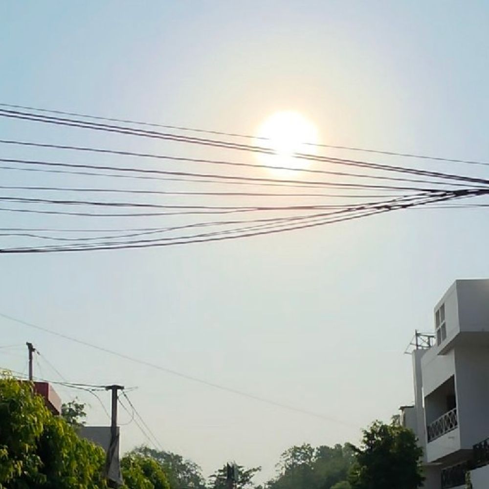 लखनऊ में सुबह से तेज धूप और उमस का असर:आज 39 डिग्री तक पहुंच सकता है तापमान; अगले सप्ताह 42 डिग्री तक पहुंचने का अनुमान