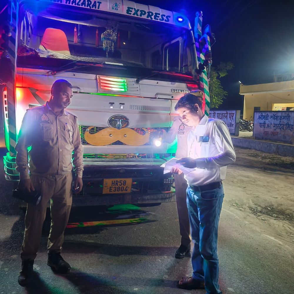 रामपुर में अवैध खनन-ओवरलोडिंग पर कार्रवाई:15 वाहनों पर 4.36 लाख रुपये से अधिक का जुर्माना