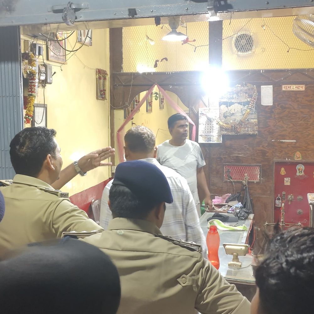 किशनगंज में स्वर्ण व्यवसायी से 60 लाख की लूट:एसपी ने घटनास्थल का किया निरीक्षण, CCTV खंगाल रही पुलिस