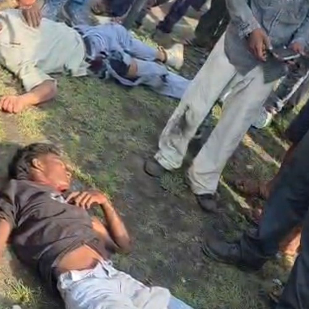 कुजू में बाइक डिवाइडर से टकराई, तीन युवक घायल:तेज रफ्तार बाइक के अनियंत्रित होने से हुआ हादसा, दो को लगी गंभीर चोटें