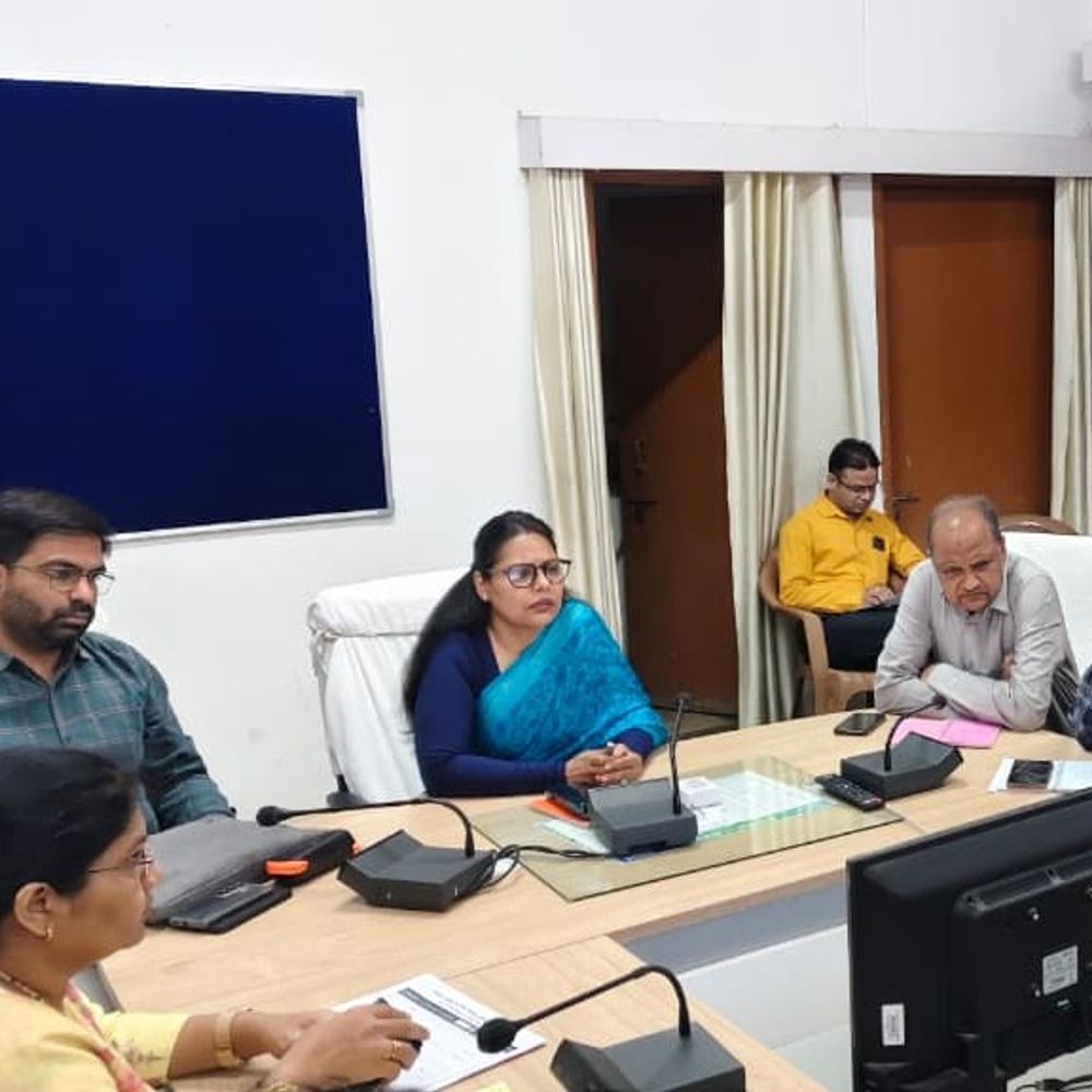 CM हेल्पलाइन प्रकरणों में लापरवाही पर कलेक्टर सख्त:समीक्षा बैठक में कृषि विभाग को फटकारा; अनुकंपा नियुक्ति मामलों में तेजी लाने के निर्देश