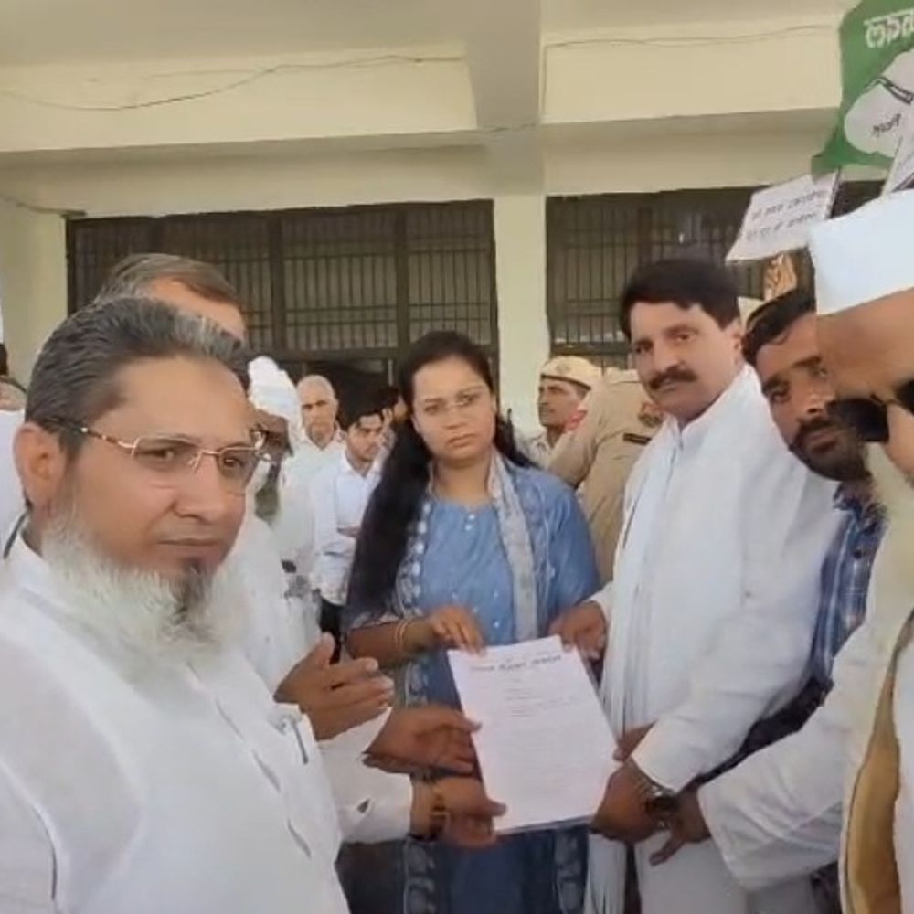 नूंह में इनेलो का डीजल-पेट्रोल कीमतों पर प्रदर्शन:बोले- महंगाई से जनता परेशान, ट्रांसपोर्टर किराया बढ़ाने को मजबूर, राहत करें सरकार