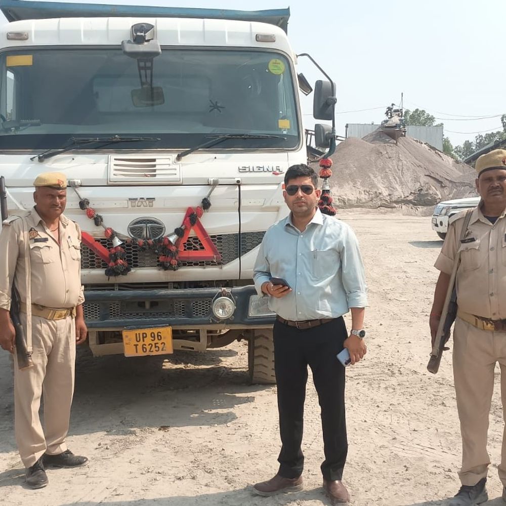 चित्रकूट में ओवरलोड खनिज वाहनों पर सख्ती:खदान और क्रशर संचालकों पर भी होगी कार्रवाई, नियम तोड़ने वालों को चेतावनी
