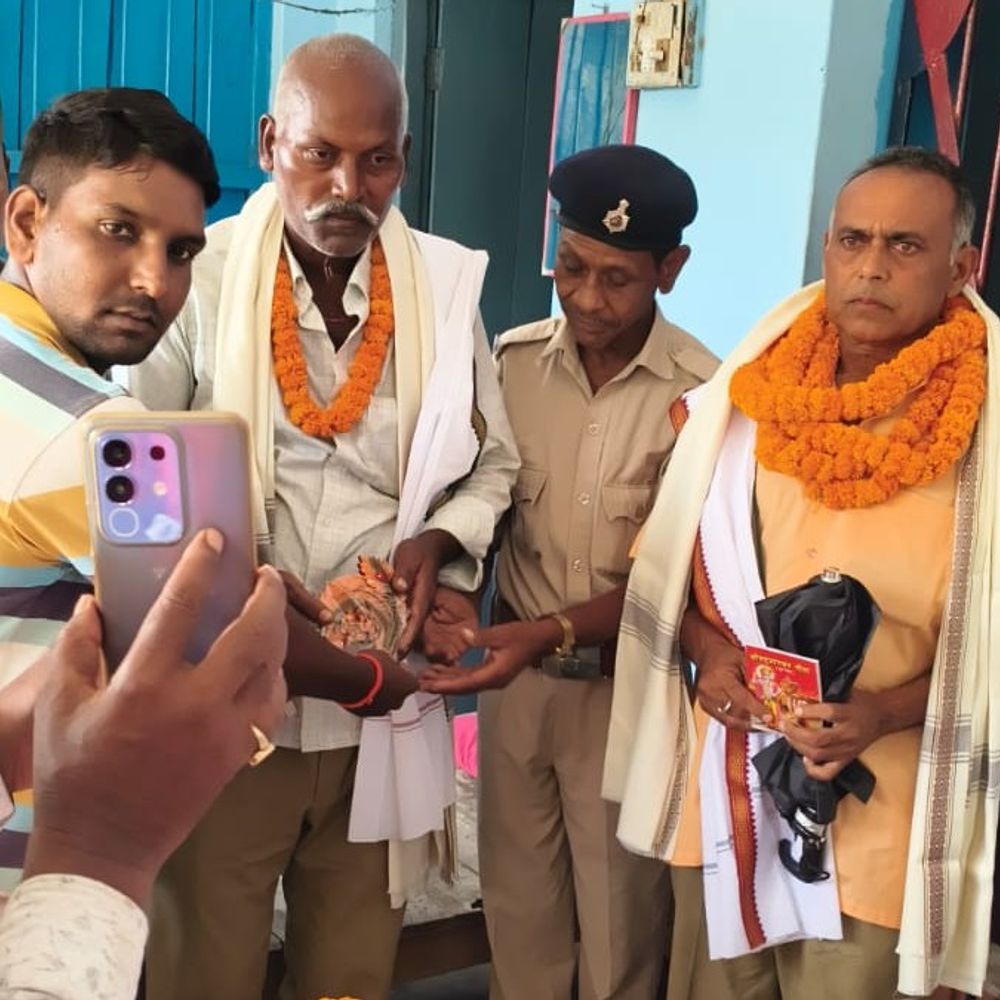 37 साल सेवा के बाद 2 पुलिस चौकीदारों को विदाई:शेखपुरा के केवटी थाना में सम्मान समारोह, SHO और कर्मियों ने दी विदाई