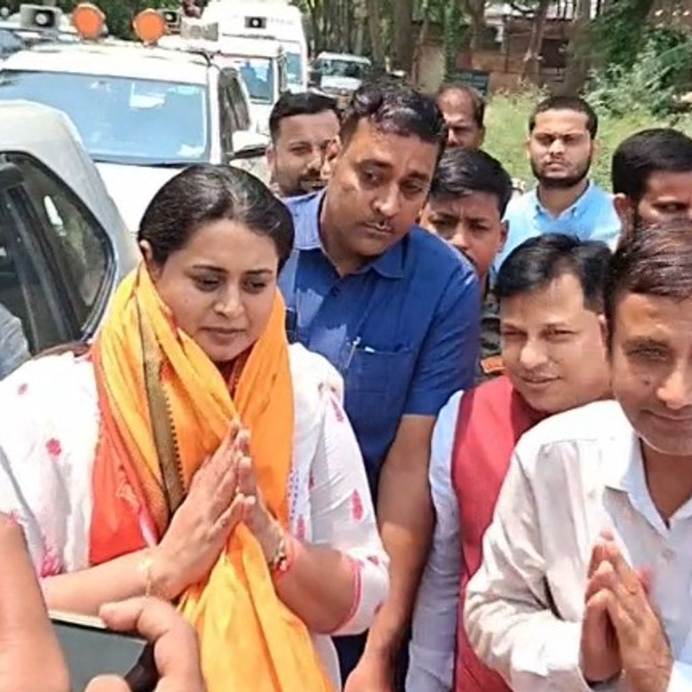 प्रभारी मंत्री श्रेयसी सिंह सीतामढ़ी पहुंचीं:जनसहयोग पोर्टल की शिकायतों की समीक्षा, कार्यकर्ताओं ने किया स्वागत
