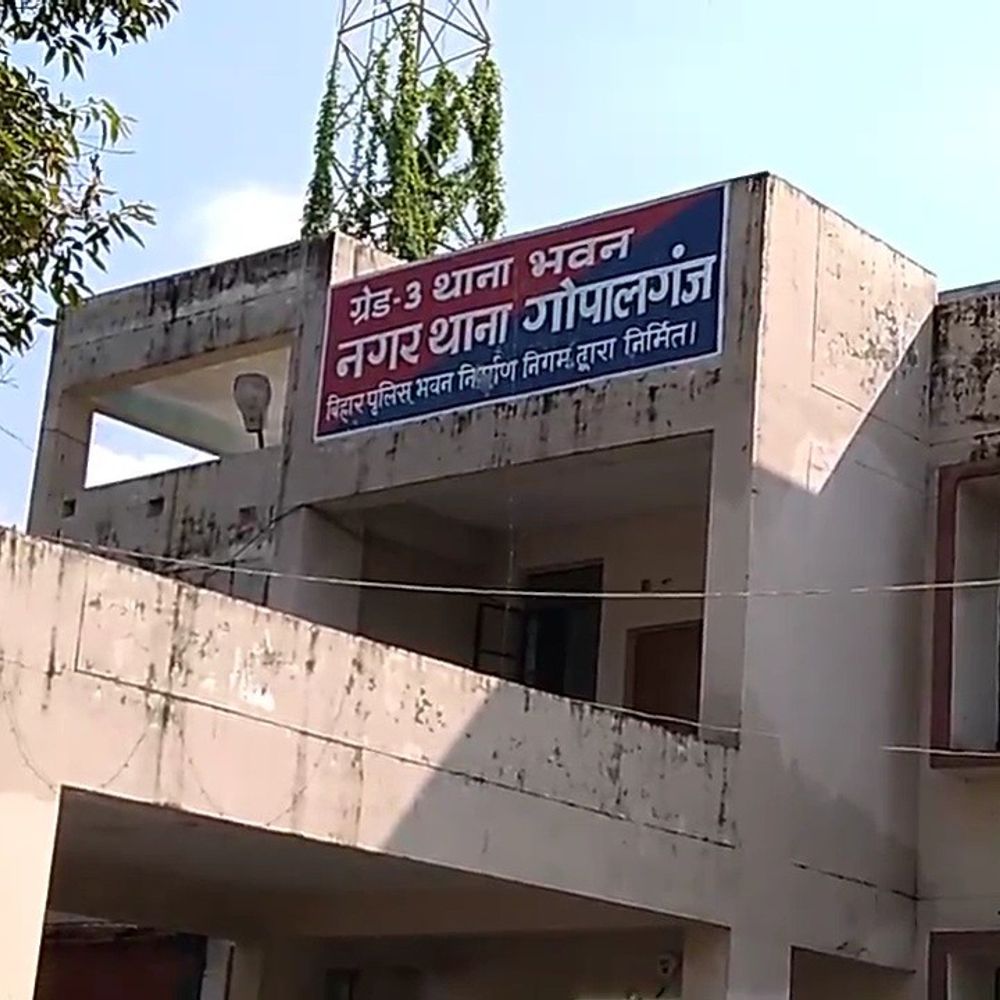 स्कूल जाने का बहाना बना 5 किशोरी भागी:गोपालगंज पुलिस ने किया सीवान स्टेशन से बरामद, अन्य की तलाश में जुटी पुलिस
