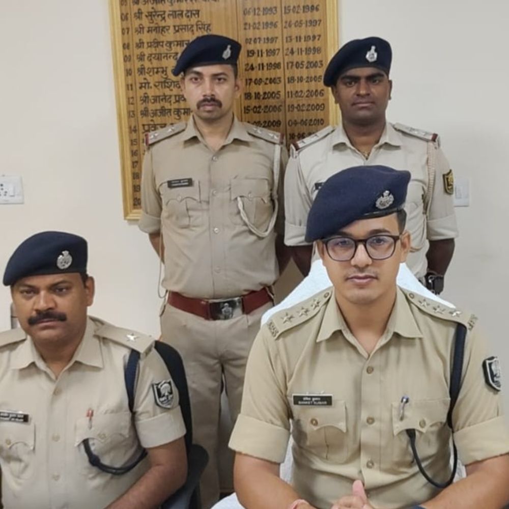 नालंदा में हथियारों के साथ तीन अपराधी अरेस्ट:पकड़े गए तीनों आदतन अपराधी; एक देसी पिस्टल, एक देसी कट्टा, 3 जिंदा कारतूस संग धराए