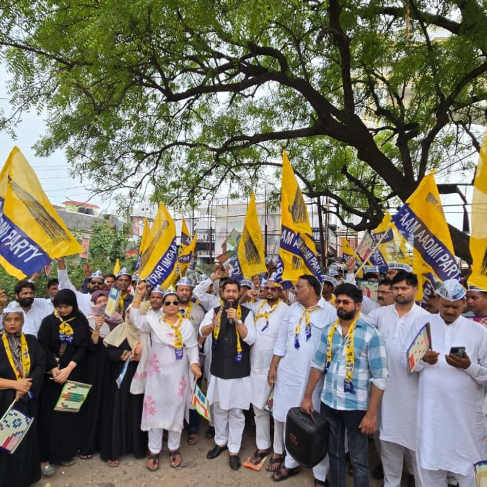 आप ने बिजली दरों, कटौती के खिलाफ प्रदर्शन किया:रामपुर में स्मार्ट मीटर, अवैध चेकिंग के विरोध में विद्युत विभाग को ज्ञापन सौंपा