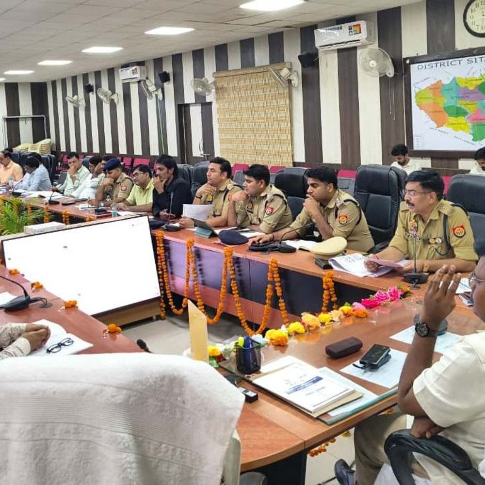 सीतापुर में पुलिस भर्ती परीक्षा के लिए 8 केंद्र बने:200 मीटर तक फोटोकॉपी और इलेक्ट्रॉनिक दुकानें रहेंगी बंद, कक्ष निरीक्षकों की भी होगी तलाशी