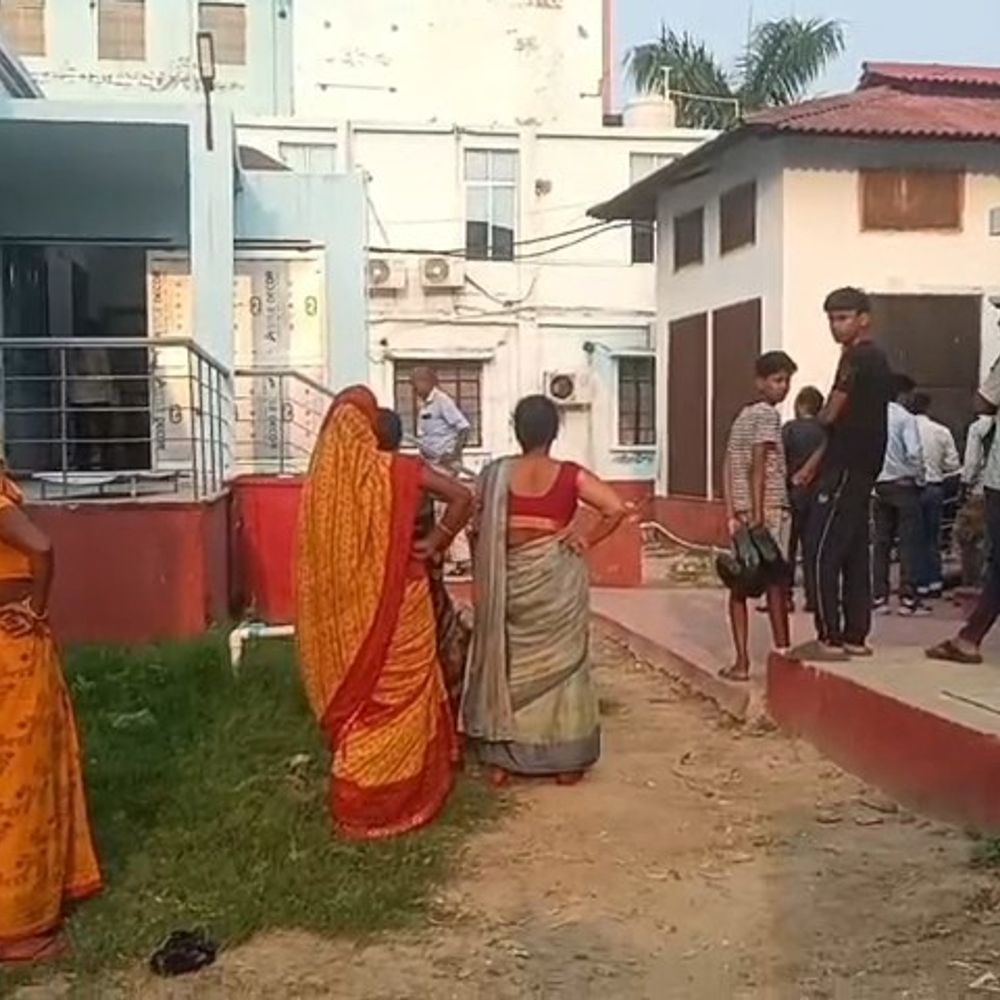 इंटर छात्रा का शव कमरे में फंदे से लटका मिला:सीतामढ़ी में किराए के मकान में रहती थी, परिजनों ने जताई हत्या की आशंका