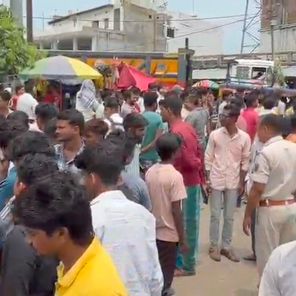 ’24 घंटे में सिर्फ 2 घंटे मिल रही बिजली’:कटिहार में बिजली की कमी पर प्रोटेस्ट, ग्रामीणों ने नेशनल हाईवे किया जाम