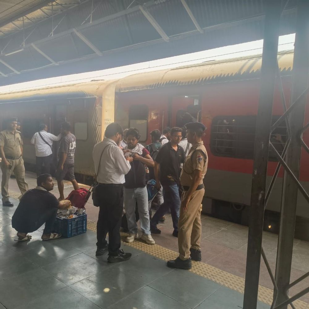 प्रयागराज मंडल: 1.44 लाख यात्री पकड़े, 10.51 करोड़ जुर्माना वसूला:मई में सघन टिकट चेकिंग अभियान, कई प्रमुख स्टेशनों पर कार्रवाई