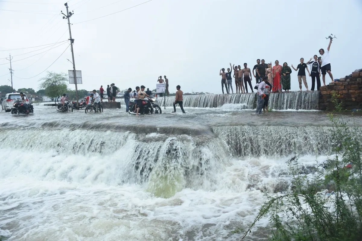 हर बारिश में छिनती हैं जिंदगियां, फिर भी नहीं चेता प्रशासन