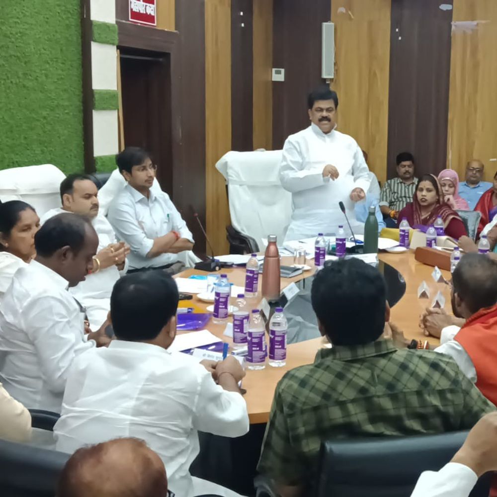 नगर निगम बोर्ड बैठक में 27 करोड़ की योजनाएं मंजूर:267 सड़क-नाली परियोजनाएं बनेंगी, नाला सफाई में देरी पर चिंता; स्वच्छता पदाधिकारी की छुट्‌टी पर नाराजगी भी जताई