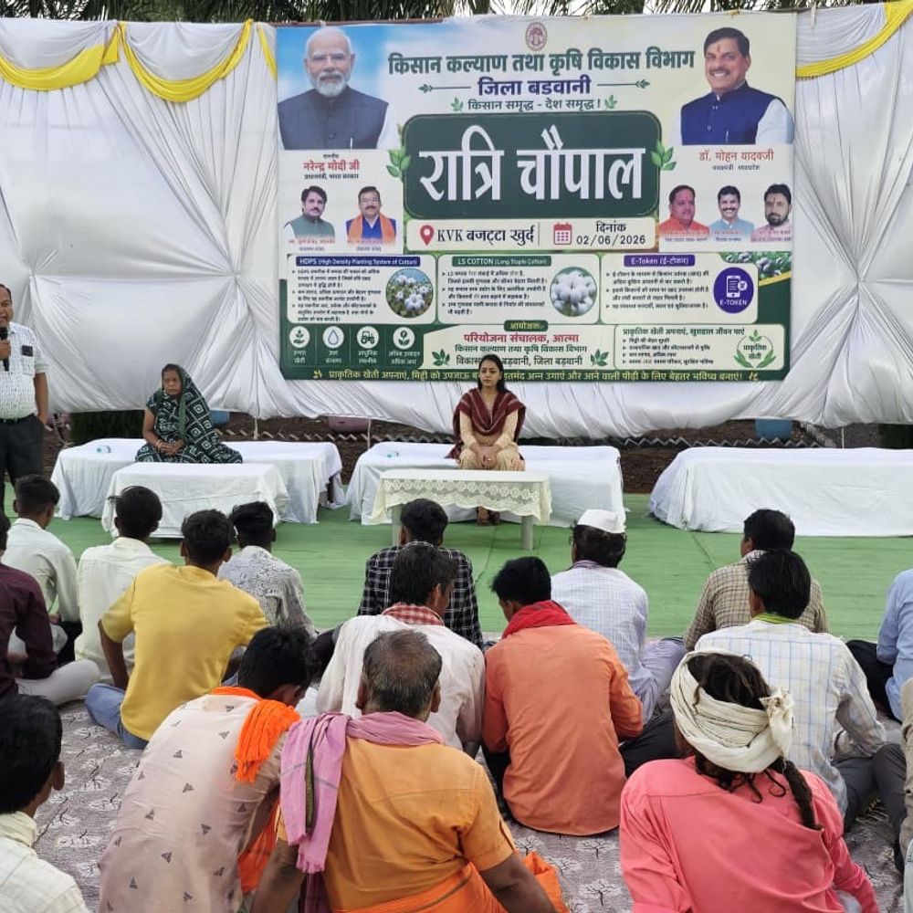 कलेक्टर बोलीं-कपास की पैदावार बढ़ाने घनी बुआई का तरीका अपनाएं:बड़वानी में कहा- उन्नत किस्म के बीज जिनमें ज्यादा डोडे होते उनकी बोवनी करें