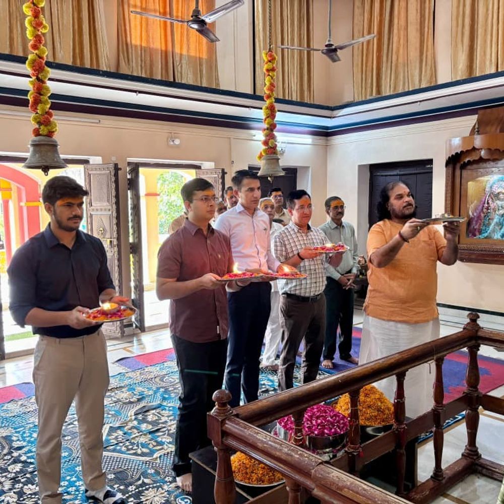 खैरथल के लक्ष्मी नारायण मंदिर में विशेष पूजा:पीएम मोदी के कार्यकाल के 12 साल पूरे होने पर मंगलकामना की