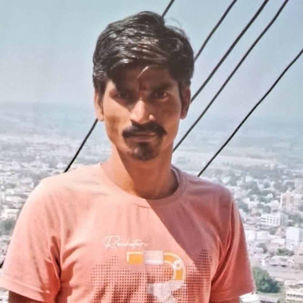 भभुआ रोड स्टेशन के पास ट्रेन से गिरा युवक, मौत:सीवान का रहने वाला था, पत्नी को मायके छोड़कर लौट रहा था गुजरात